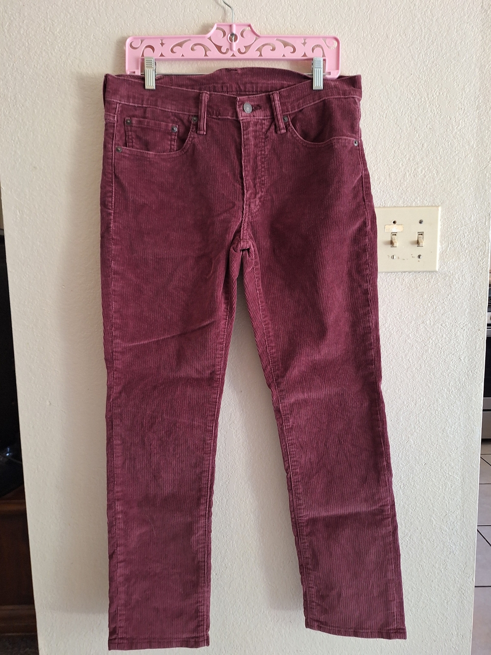 Levi's Sz32/30 Corduroy Pants in Deep Wine Straight Leg
